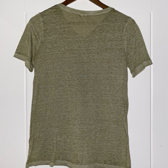 C est. 1946 Women Dark Green V-Neck Short Sleeves Tee Shirt Medium Casual - Picture 2 of 5